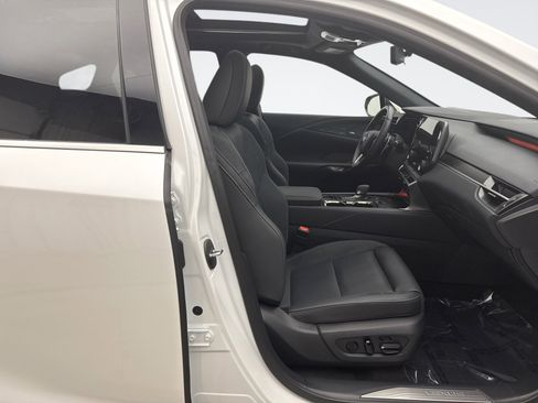 Used 2025 Lexus RX 450h AWD w/ Luxury Package image 19