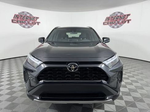 Used 2022 Toyota RAV4 SE AWD/4WD image 2