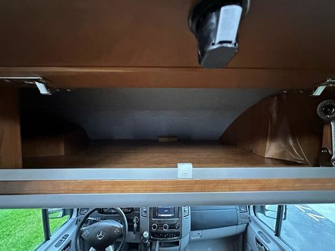 Used 2016 Mercedes-Benz Sprinter 2500 image 74