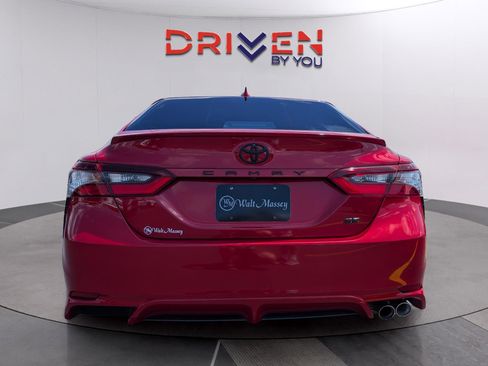 Used 2021 Toyota Camry SE FWD image 4