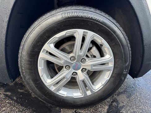 Used 2024 GMC Terrain SLE AWD/4WD image 30