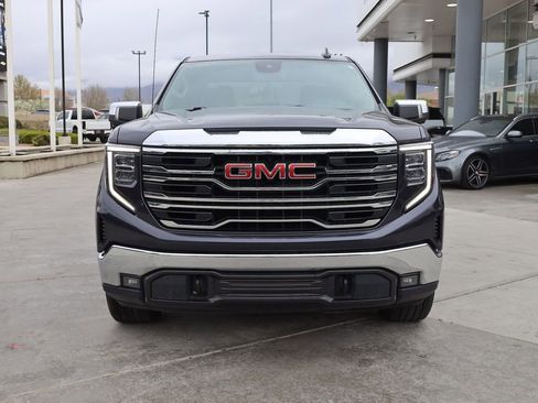 Used 2022 GMC Sierra 1500 SLT w/ SLT Convenience Package AWD/4WD image 9