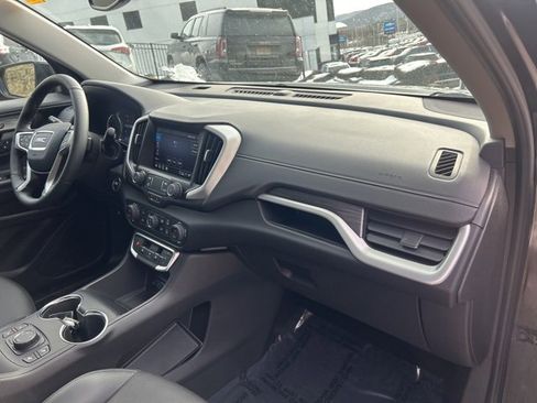 Used 2024 GMC Terrain SLT w/ Elevation Edition image 10