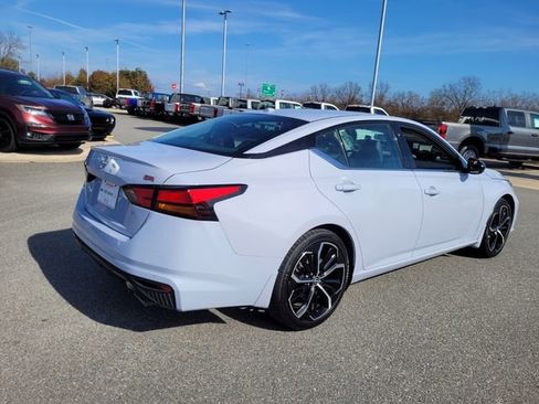 Used 2024 Nissan Altima 2.5 SR image 11