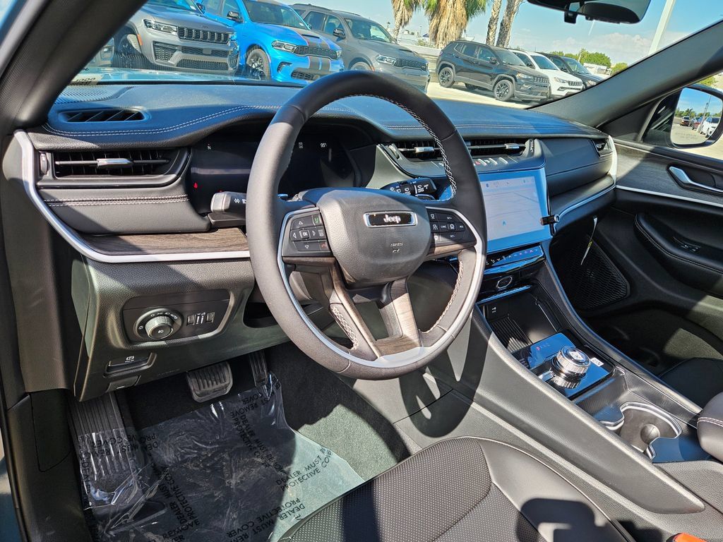 New 2026 Jeep Grand Cherokee L Limited w/ Luxury Tech Group II AWD/4WD image 20