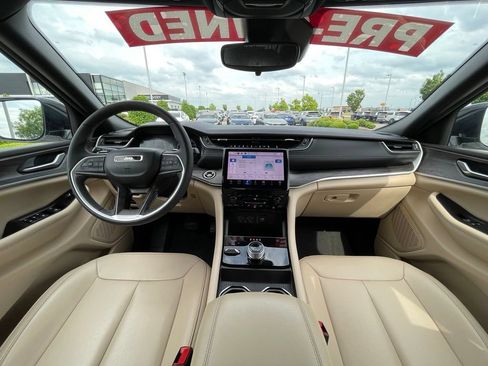 Used 2024 Jeep Grand Cherokee L Limited AWD/4WD image 29