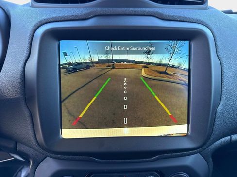 Used 2023 Jeep Renegade Latitude AWD/4WD image 25