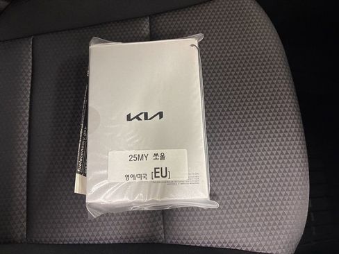 Used 2025 Kia Soul LX FWD image 28