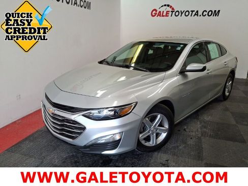 Used 2022 Chevrolet Malibu LT image 1