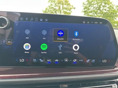 Used 2024 Chevrolet Traverse RS image 51