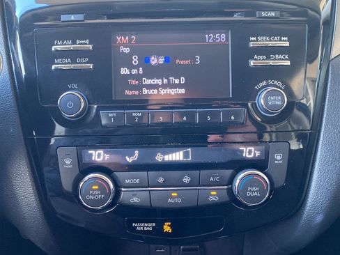 Used 2016 Nissan Rogue SV image 24