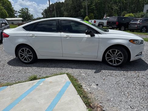 Used 2017 Ford Fusion SE w/ Equipment Group 201A FWD image 2