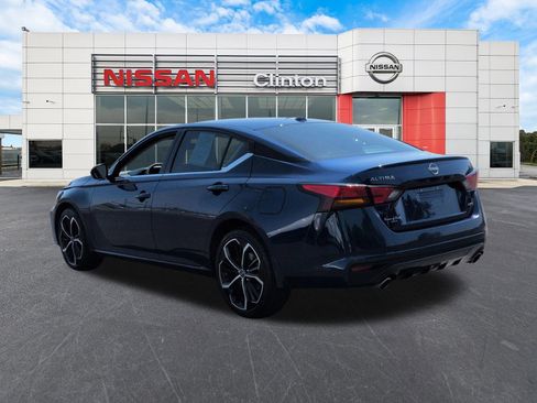 Used 2024 Nissan Altima 2.5 SR w/ SR Premium Package AWD/4WD image 5