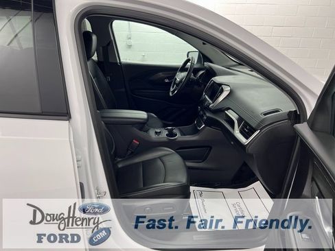 Used 2024 GMC Terrain SLT image 40