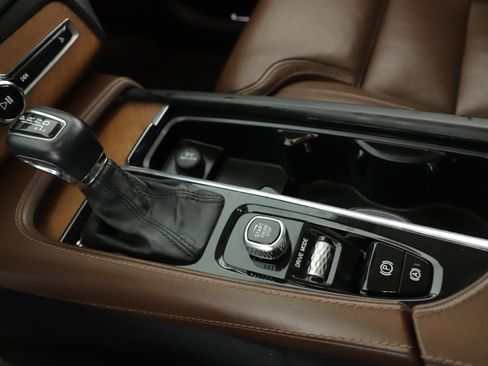 Used 2018 Volvo XC90 T6 Inscription w/ Convenience Package image 13