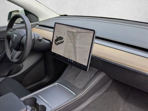 Used 2021 Tesla Model Y Long Range image 22