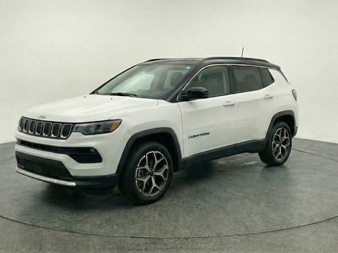 Used 2025 Jeep Compass Limited AWD/4WD image 3