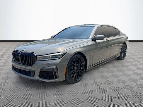Used 2020 BMW 740i w/ M Sport Package RWD image 3