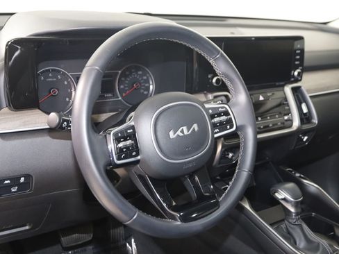 Used 2023 Kia Sorento EX w/ Panoramic Sunroof Package FWD image 6