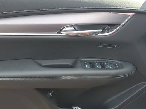Certified 2025 Cadillac XT6 Luxury FWD image 10