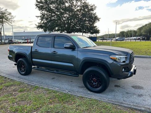 Used 2022 Toyota Tacoma TRD Off-Road w/ Technology Package AWD/4WD image 7
