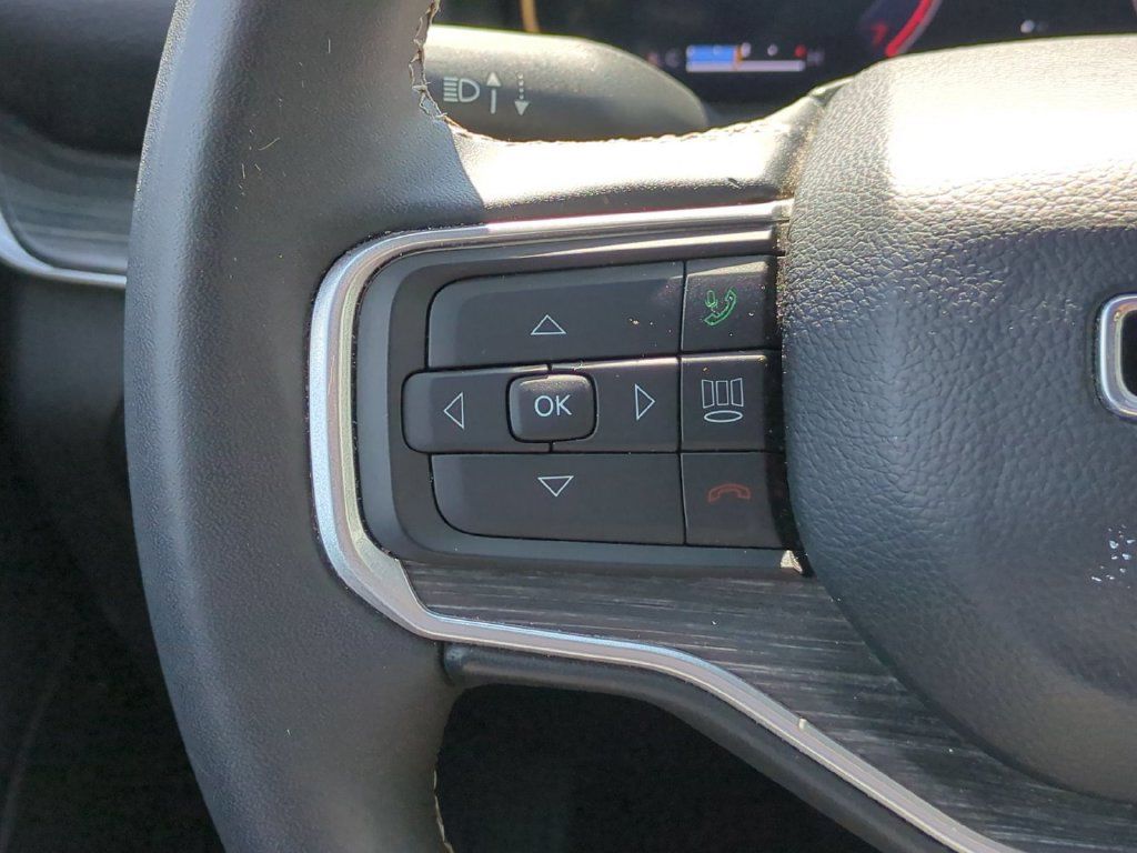 Used 2024 Jeep Wagoneer L Series II w/ Flexible Seating Group AWD/4WD image 18