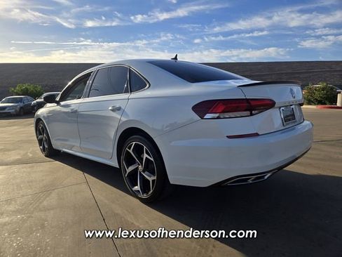 Used 2020 Volkswagen Passat 2.0T R-Line FWD image 4