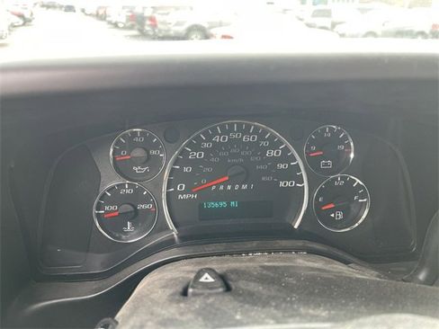 Used 2015 Chevrolet Express 2500 image 4