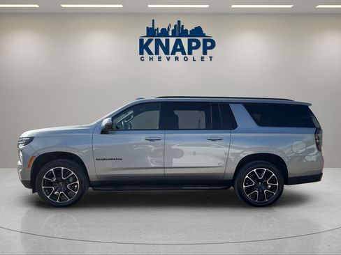Used 2025 Chevrolet Suburban RST w/ Comfort Package RWD image 8