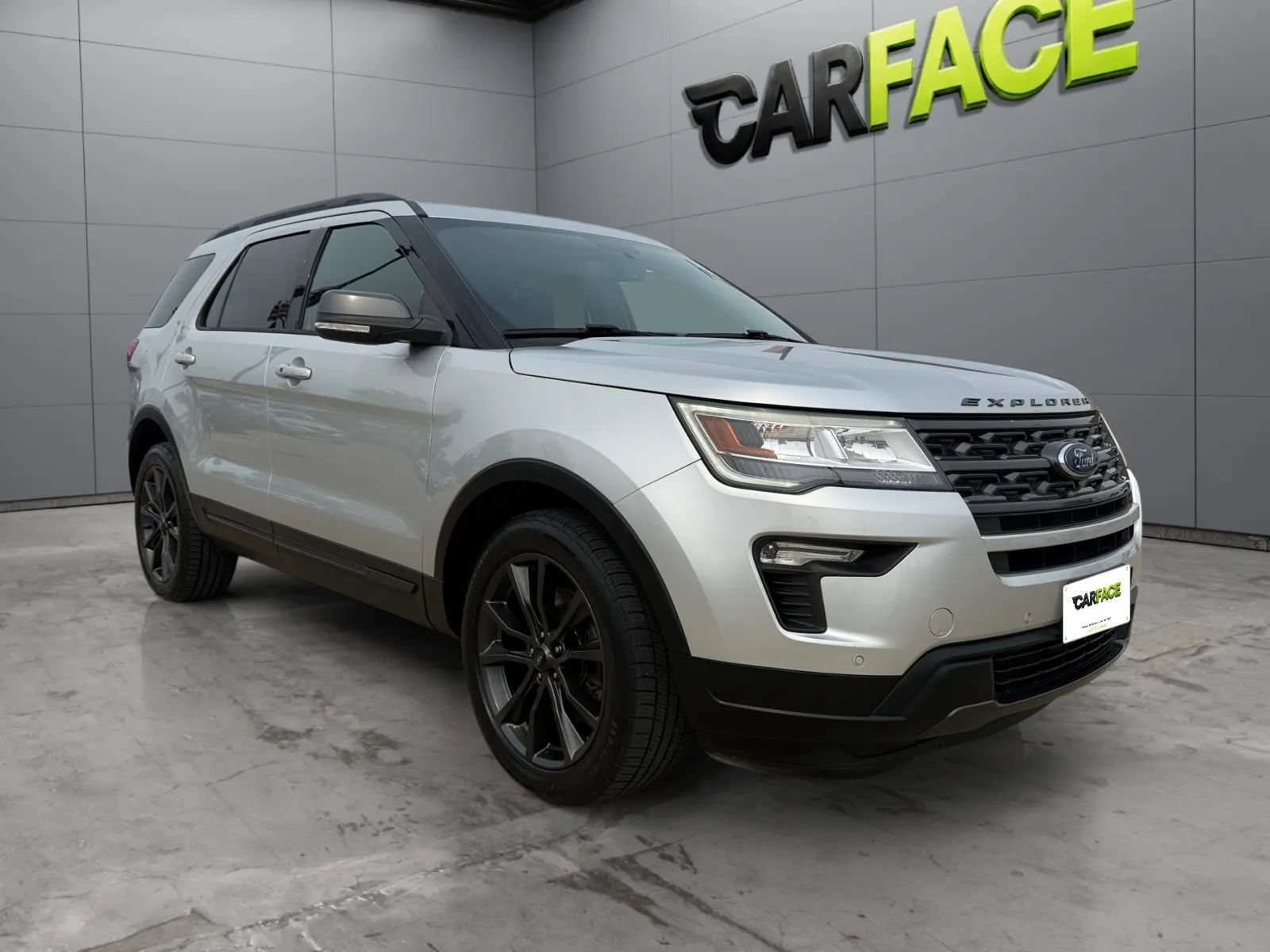 Used 2018 Ford Explorer XLT w/ Equipment Group 202A AWD/4WD image 4