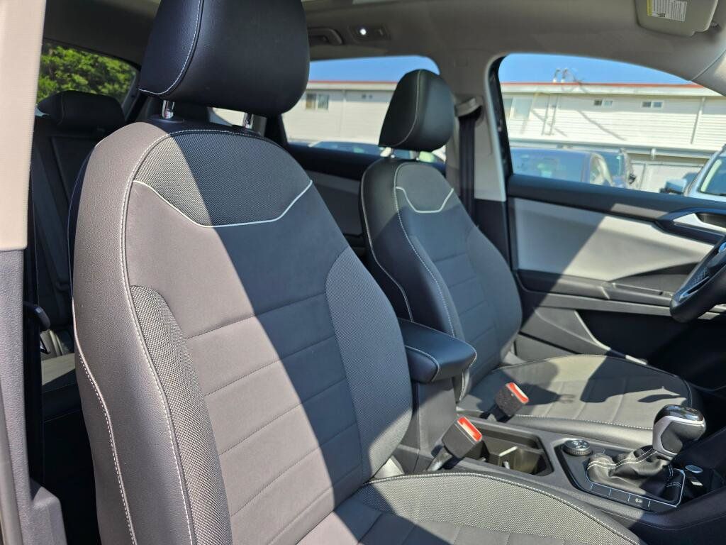 Used 2023 Volkswagen Taos SE w/ Panoramic Sunroof Package AWD/4WD image 11