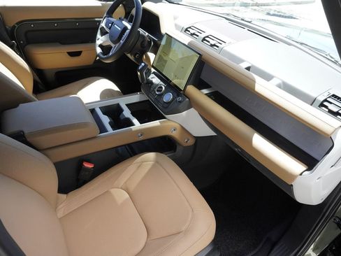 New 2026 Land Rover Defender 130 X-Dynamic SE AWD/4WD image 22