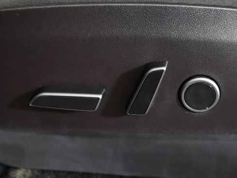 Used 2023 Tesla Model Y Performance AWD/4WD image 34