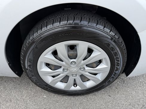 Used 2021 Hyundai Accent SE image 9