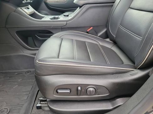 Used 2020 GMC Acadia Denali w/ Denali Ultimate Package AWD/4WD image 15