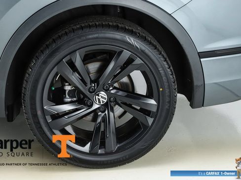 Used 2024 Volkswagen Tiguan SE R-Line FWD image 6