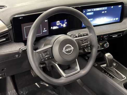 Used 2025 Nissan Kicks SV FWD image 4