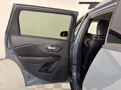 Used 2014 Jeep Cherokee Trailhawk w/ Cold Weather Group AWD/4WD image 12