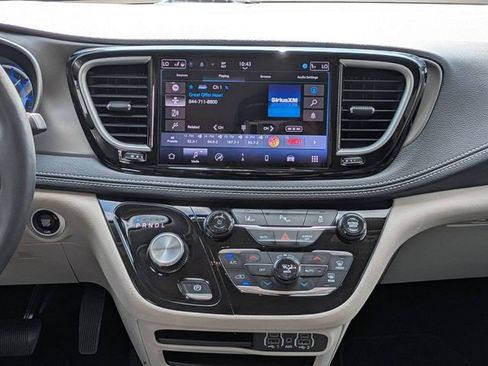 Used 2024 Chrysler Pacifica Limited FWD image 20