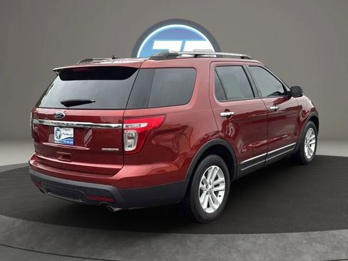 Used 2014 Ford Explorer XLT w/ Equipment Group 202A image 4