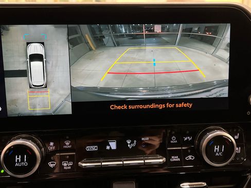 Used 2023 Toyota Highlander Limited image 19