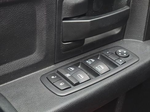 Used 2017 RAM 2500 Tradesman w/ Chrome Appearance Group image 25