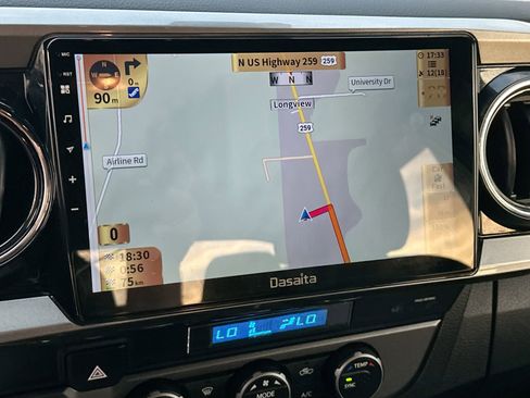 Used 2022 Toyota Tacoma TRD Sport image 18