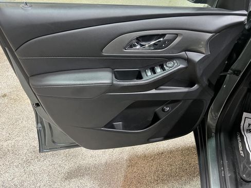 Used 2023 Chevrolet Traverse LT FWD image 18