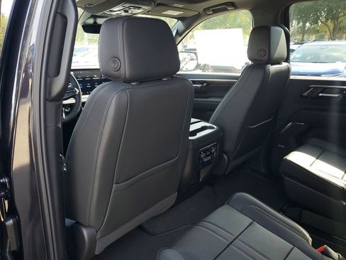 New 2026 Chevrolet Suburban High Country w/ Sun And Tow Package AWD/4WD image 10