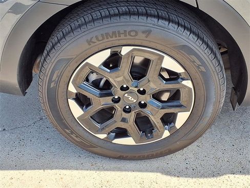 Certified 2025 Kia Sorento S image 9