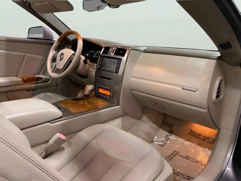 Used 2005 Cadillac XLR RWD image 30