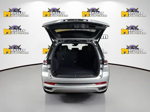 Used 2023 Jeep Grand Cherokee Summit AWD/4WD image 27