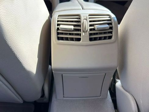 Used 2016 Mercedes-Benz E 350 4MATIC Sedan image 28