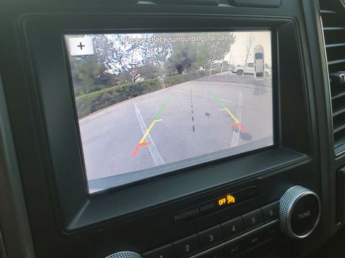 Used 2019 Ford Expedition XLT image 29